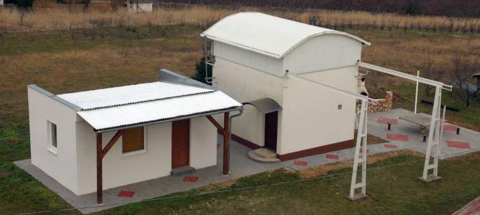Canis Minor Obszervatórium Az obszervatórium és a pihenő helyiség
